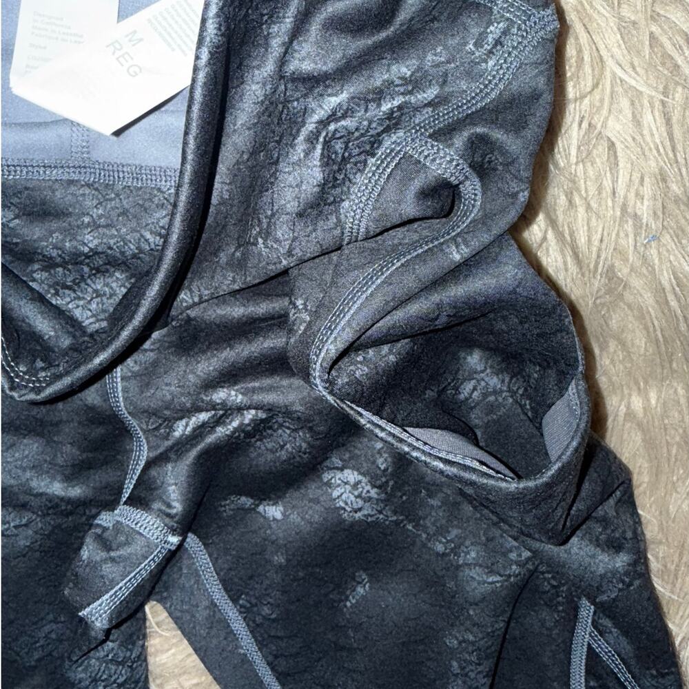 New Fabletics Cold Weather High Waisted Pocket Legging Reptilia size M - Picture 5 of 8